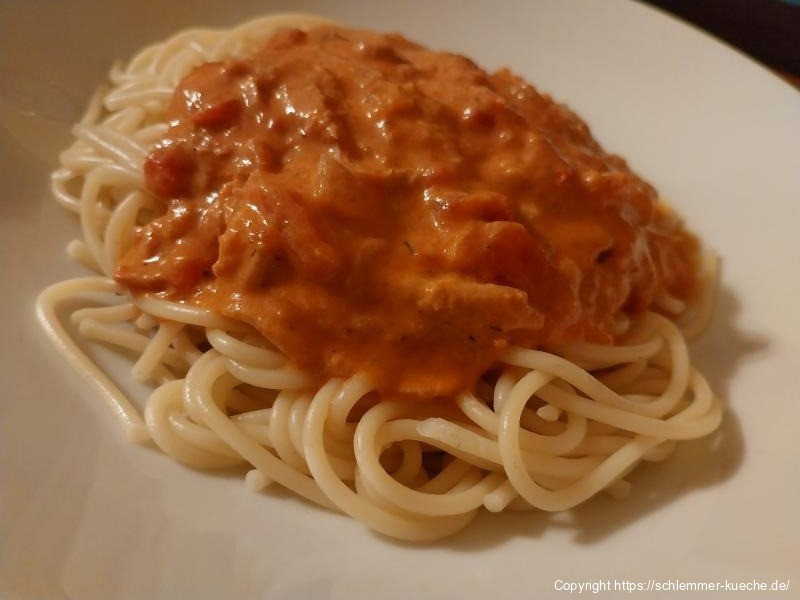 Nudeln mit sämiger Thunfisch-Tomaten-Käse Sauce