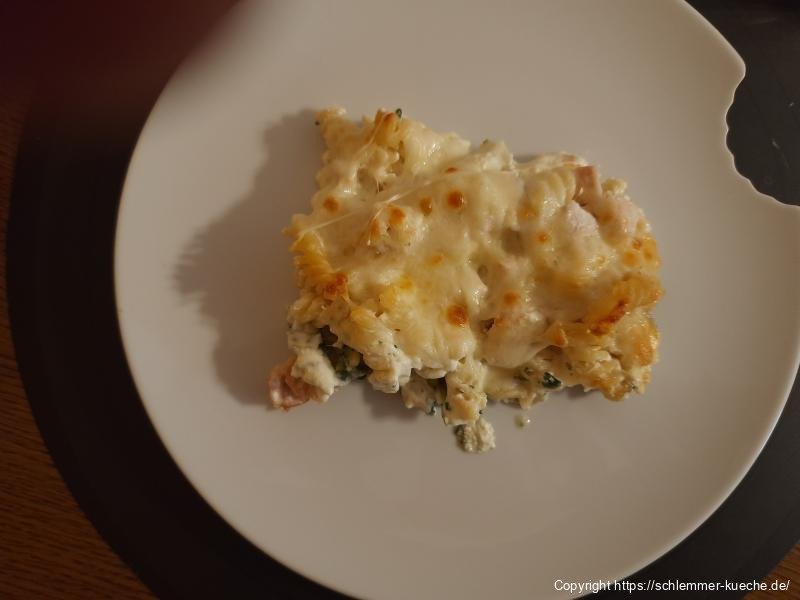Nudelauflauf mit Lachs und Spinat