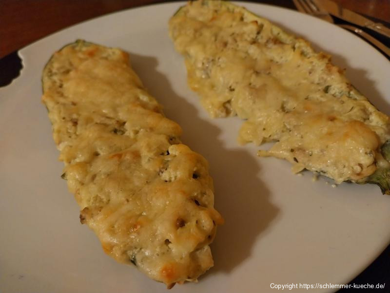 Gefüllte Zucchini