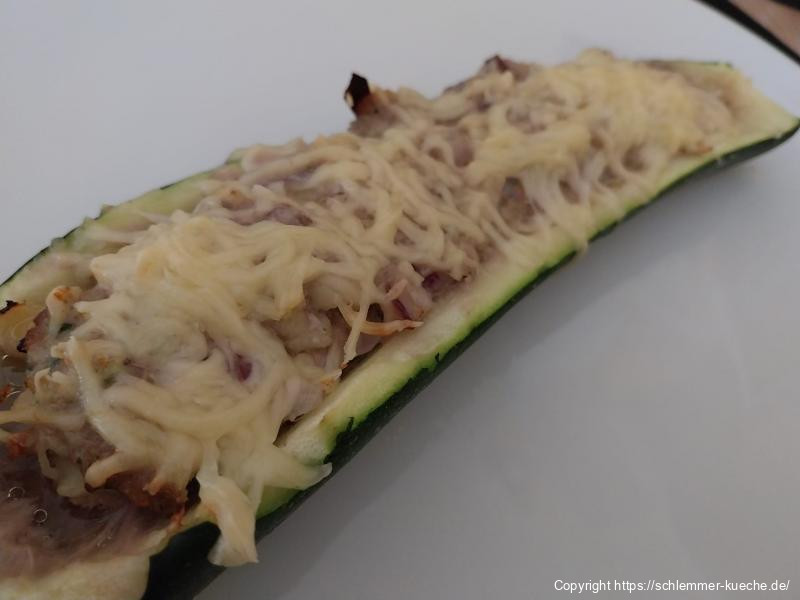 Gefüllte Zucchini