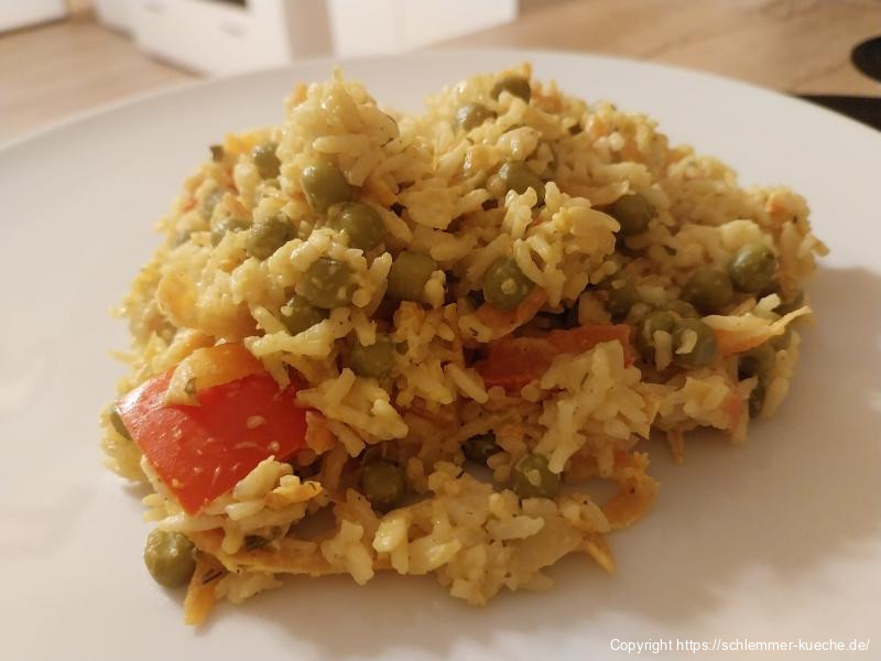 Curry-Reispfanne mit Gemüse und Frischkäse