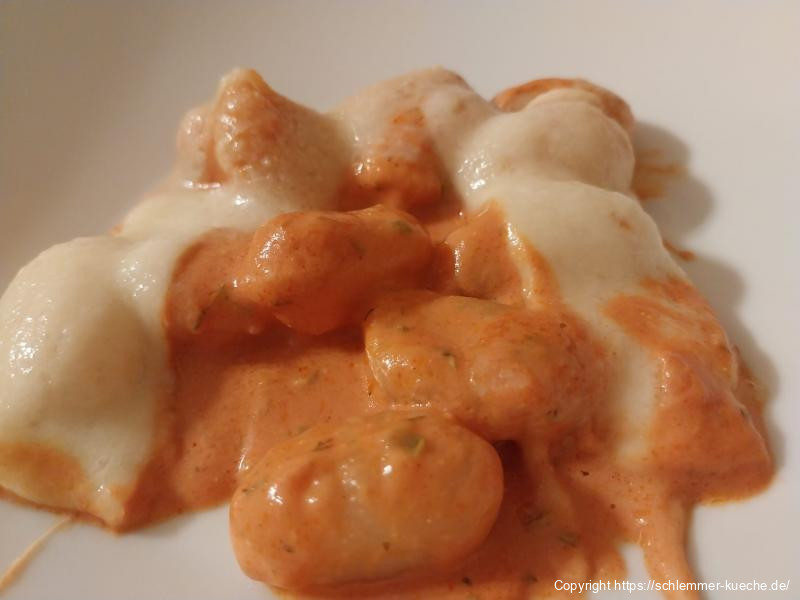 Gnocchi-Auflauf mit Tomaten-Paprika-Sauce