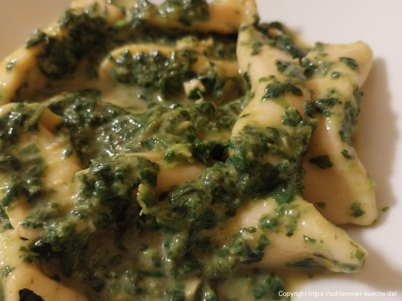 Maultaschen im Spinatbett