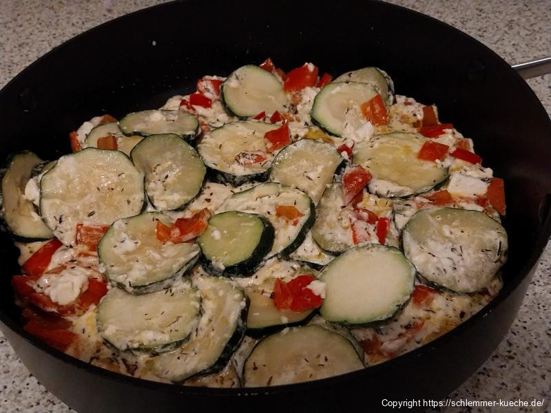 Gemüsepfanne mit Schafskäse