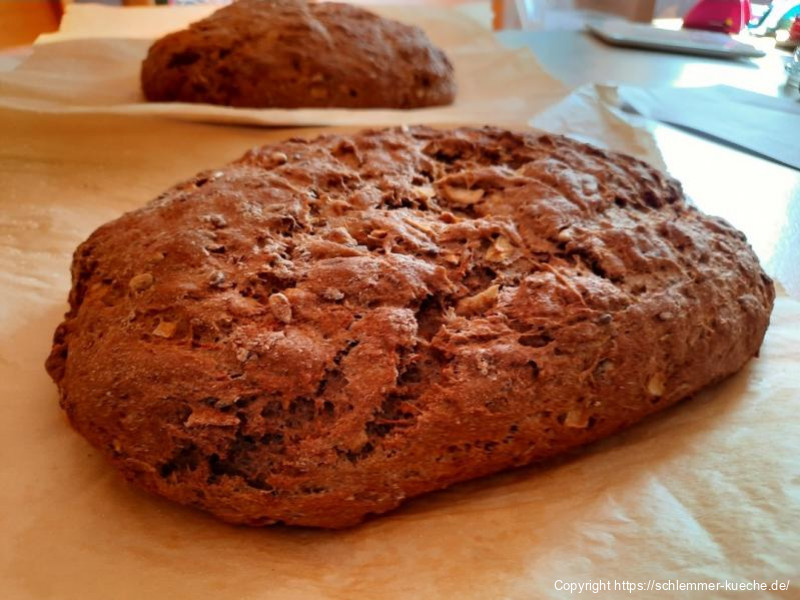 Mehrkornbrot mit Apfel und Karotten