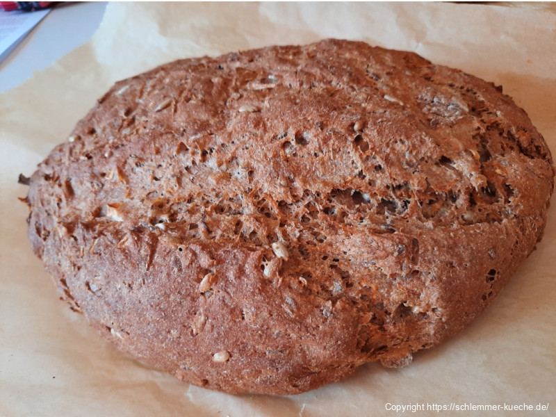 Mehrkornbrot mit Apfel und Karotten